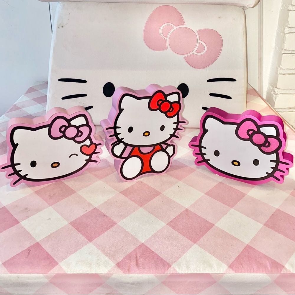 HELLO KITTY WOOD ART WALL DECOR
